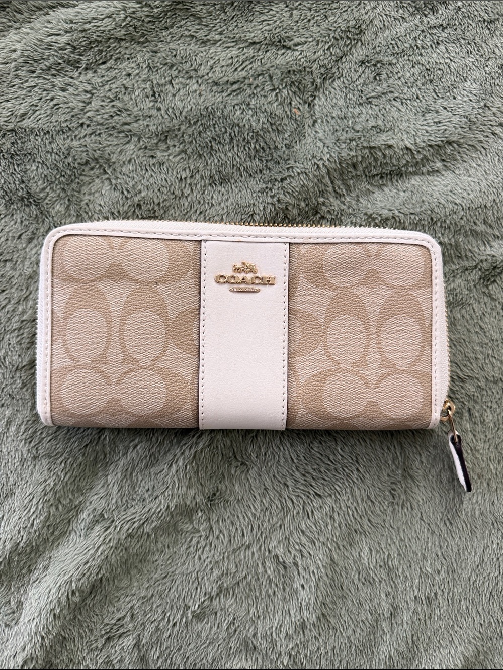 Coach Zip Around Signature Wallet in Beige and White